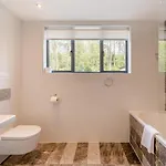 2 Bed In Oc-m31843 Apartamento